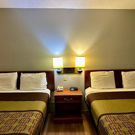 Thunderbird Motor Inn Baraboo Esterno foto