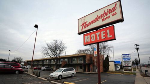 Thunderbird Motor Inn Baraboo Esterno foto